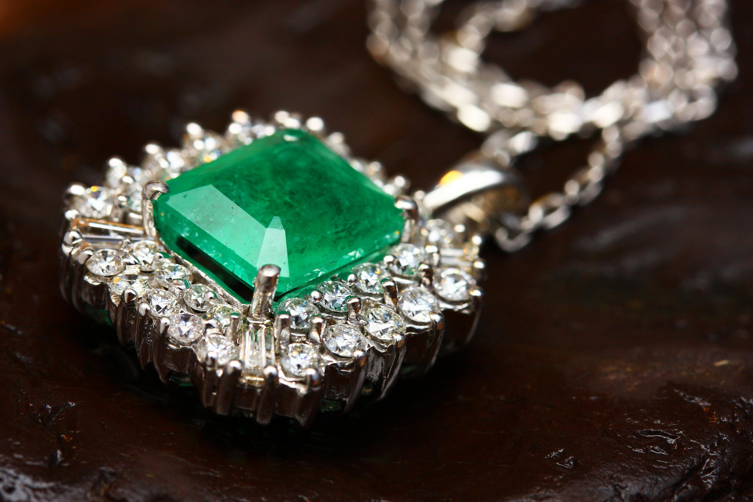 Wunderschöne Ringe und Edelsteine finden Sie im Shop!